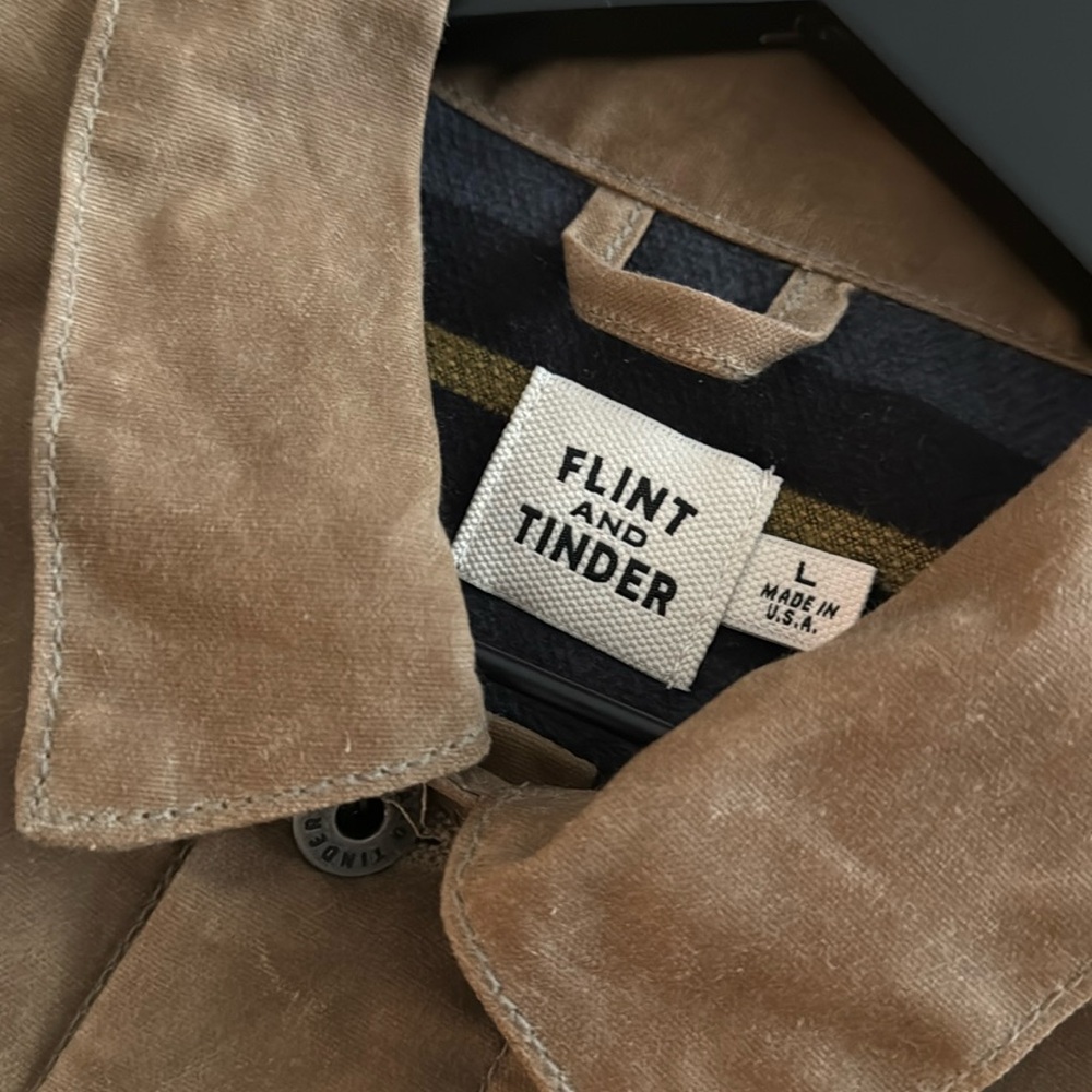 FLINT AND TINDER
Flannel-Lined Waxed Trucker Jacket in Field Tan